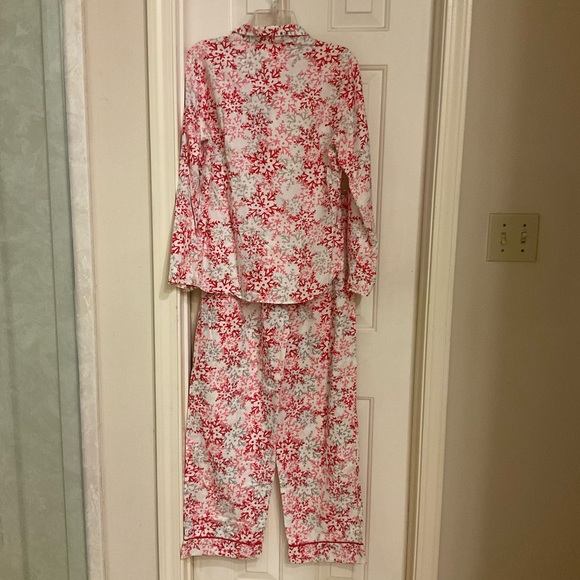 Victoria’s Secret Flannel Pajama Set, Red & White Snowflakes, Sz S - Picture 7 of 15